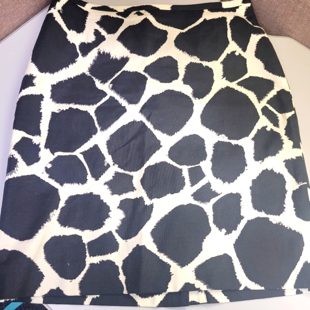 LOFT Black and White Patterned Pencil Skirt